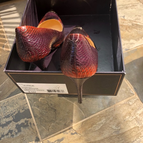 Vince Camuto Signature gorgeous pumps - Picture 3 of 4